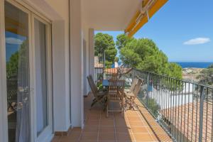 2 bedroom apartment with sea views terrace 2 minutes walking to Sa Tuna in Begur H44