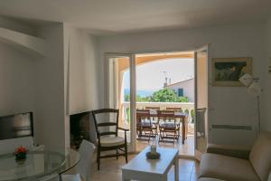 2 bedroom apartment in Aiguafreda Begur. Sea views terrace and pool Ref:H11