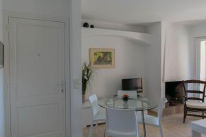 2 bedroom apartment in Aiguafreda Begur. Sea views terrace and pool Ref:H11