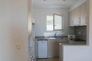 2 bedroom apartment in Aiguafreda Begur. Sea views terrace and pool Ref:H11