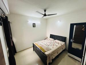 High floor bed with ventilated room