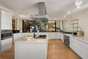 Breathtaking Villa, Sea & Mountain Vistas