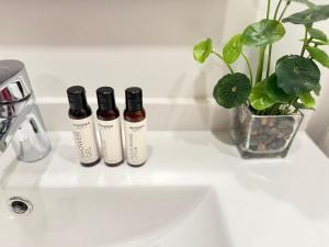 226 One Rosebank with On-Site Rooftop Restaurant