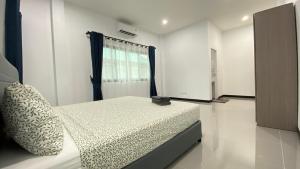 Cozy Houses "White Sally"