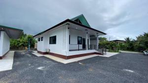 Cozy Houses "White Sally"