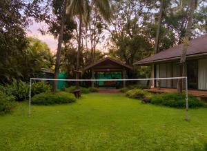 StayVistas Casa Palmera - Pet-Friendly Villa with Pool, Garden with Gazebo, and Indoor & Outdoor Games