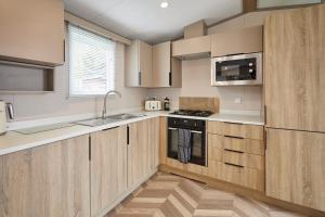 Stone Beck Lodge with Hot Tub