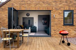 4 bedroom bungalow in Kettering - Garden - Parking - WiFi