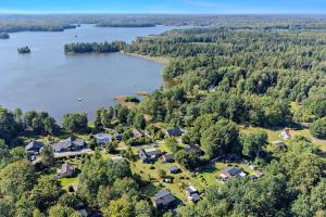 Host Harmony Boats stay play lake cabin