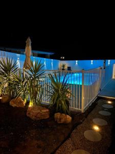 Heated Pool Fireplace Games Room and Pet Friendly