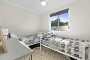 Heated Pool Fireplace Games Room and Pet Friendly