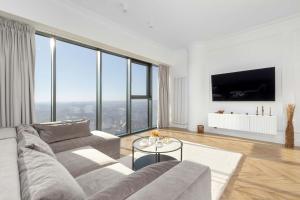Stylish Apartment with City Views and Parking in the Prestigious Hanza Tower with Swimming Pool by Noclegi Renters