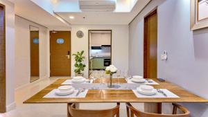 Private Apartment walk to Greenbelt, Legazpi Village