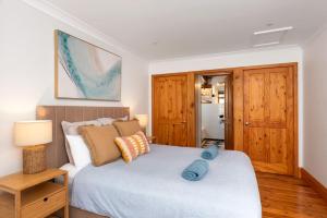 Vinces Landing - Stunning Big Private Waterfront Cottage