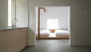 WHITE HUT l ホワイトハット