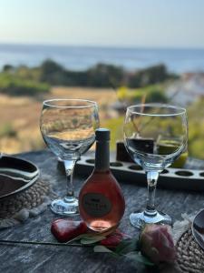 Centrally located studio with Mountain & Sea views