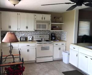 Cozy Cabin Rental near Table Rock Lake in the Ozark Mountains, Missouri