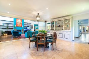 Cape Town Villa - secure estate, gym, 16m pool, rambling ground, free maid service