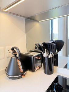 628 One Rosebank with On-Site Rooftop Restaurant