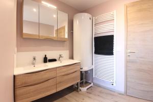 Lappart 1952 - Proxi ciné et port - Parking