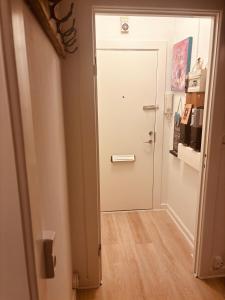 Hyggeligt kunst studie tæt på vandet