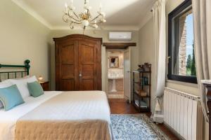 Villa With Pool In The Heart Of Tuscany