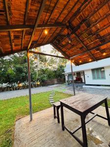 Elora cliff 3 bhk private entire cozy villa with kitchen on varkala cliff