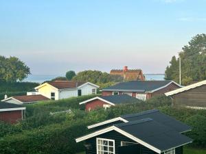 Charming Holiday Home With Sea View In Hejlsminde