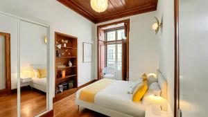 Elegant River View Corpo Santo Apartment