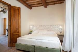 Villa With Pool Among Tuscan Art Cities