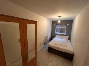 Modern London Apartment Minutes from the O2