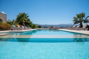 Villa Elia, By Hellocrete