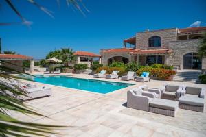 Villa Elia, By Hellocrete