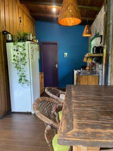 casa inteira com patio e garagem na praia do rosa