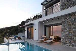Rozites Luxury Beachfront Villa, By Hellocrete