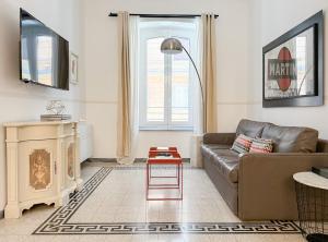 Modern Comfort, Poetic Charm