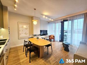 365PAM - Wiatrem i Piaskiem- 6-osobowy apartament z garażem i klimatyzacją PRZY MORZU