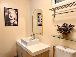 Elegant 2BR with Lagoon View