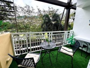 Elegant 2BR with Lagoon View