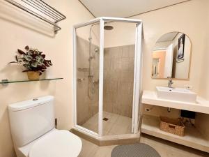 Elegant 2BR with Lagoon View