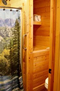 Amazing Family Vacations in Nature in this Cute Log Cabin near Austin, Texas