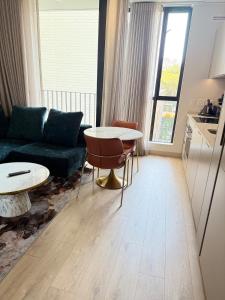 226 One Rosebank with On-Site Rooftop Restaurant