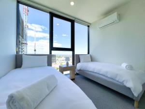 Eat Shop Explore - 2BR Opposite Central Market