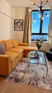 LUMIA Design Apt - Tower View - Garage Included