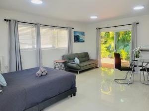 Kevin#B Chic Studio with Patio near Fort Lauderdale Beach