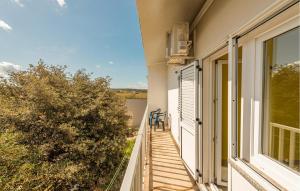 1 Bedroom Nice Apartment In Povljana