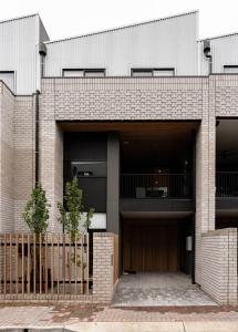 Luxe Stepney Townhouse