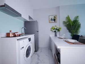 Home overlooking ChiangMai City with a great view 106N40