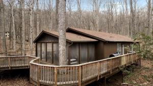 Enchanting Woodland Cabin Retreat near Cacapon River in West Virginia