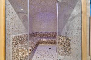 Tomy Forest Cigar Bar